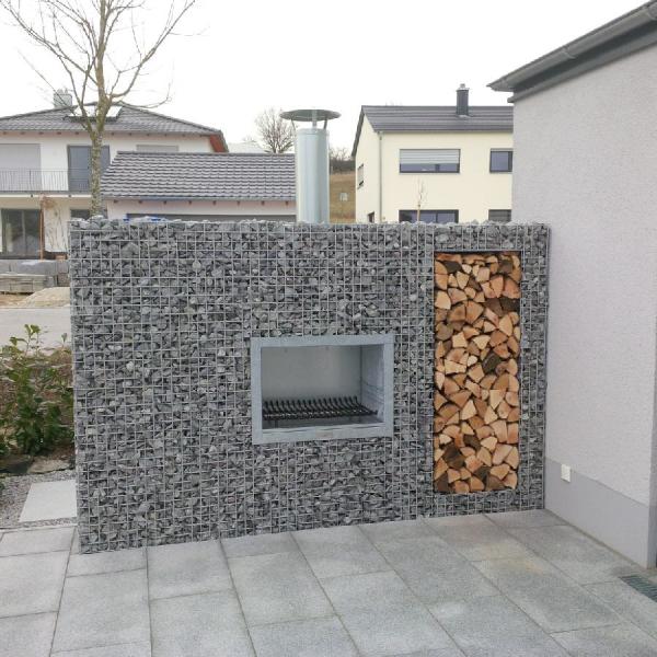 Gartenkamin mit Holzlager 